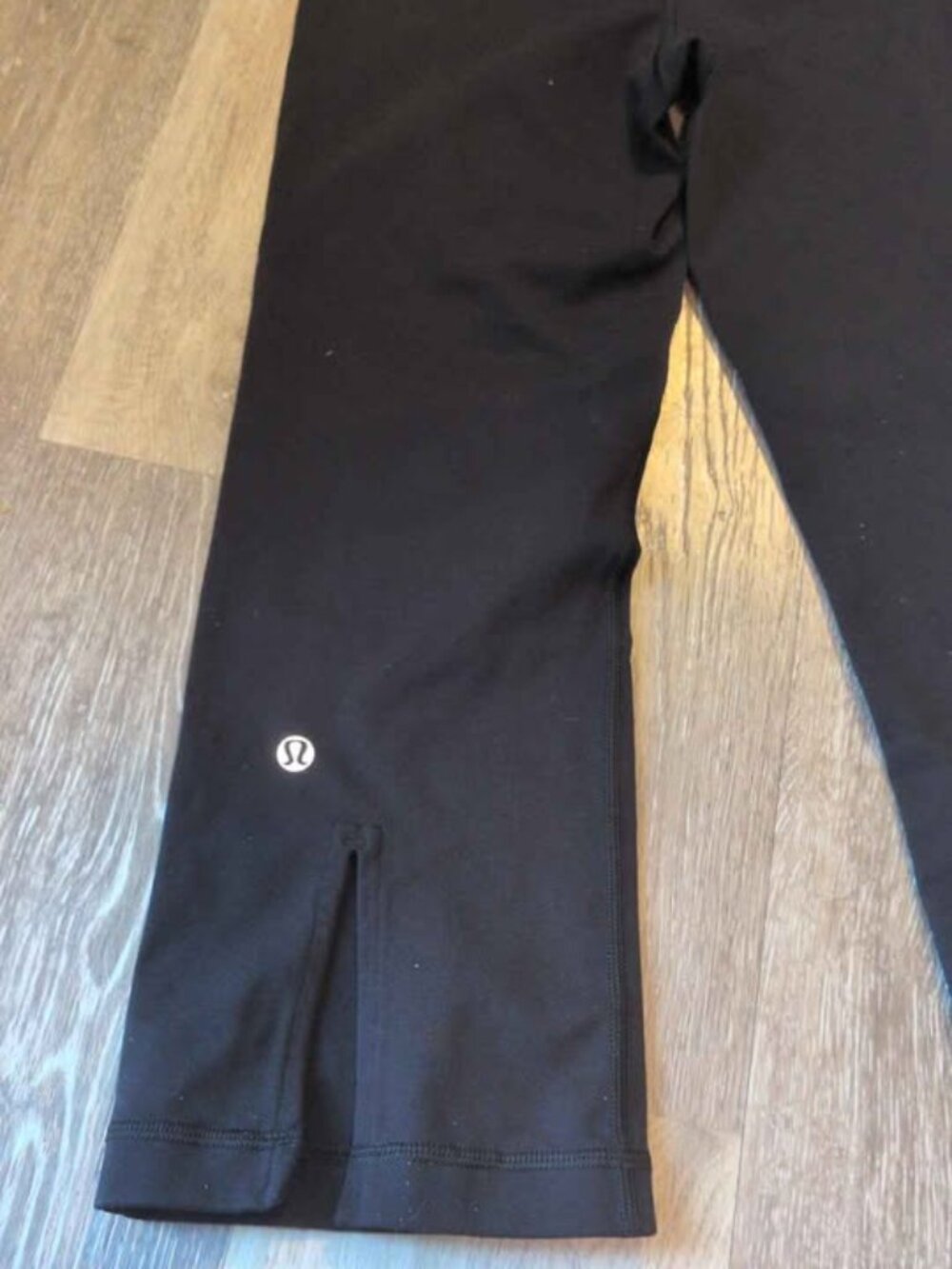 Lululemon black capri athletic pants with floral waistband size 2 - Picture 2 of 5